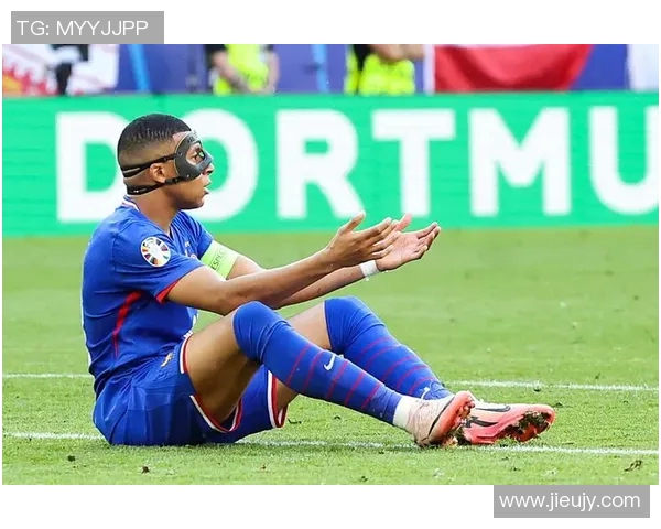 惊险瞬间:姆巴佩受伤将影响欧锦赛小组赛战局 惊险瞬间:姆巴佩受伤将影响欧锦赛小组赛战局